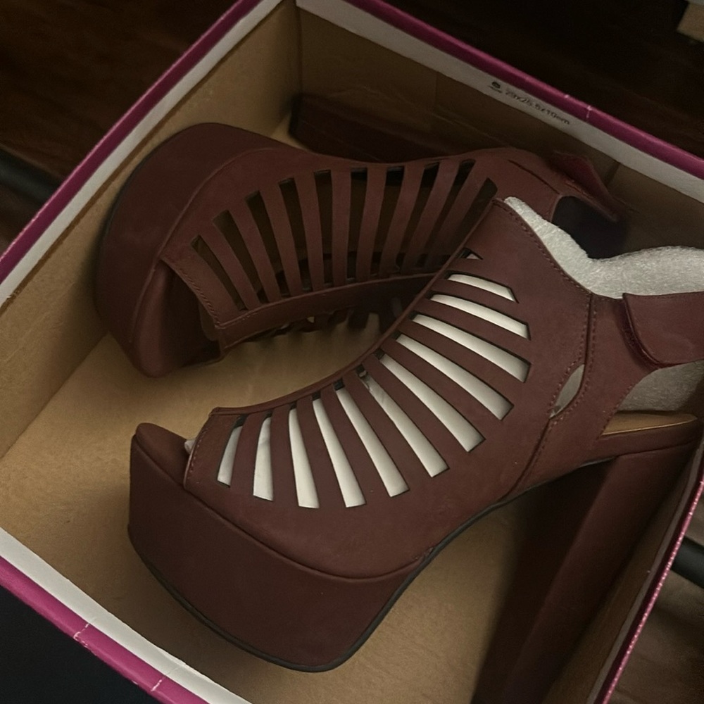 Sped Limit 98 heels, brown, 7.5
